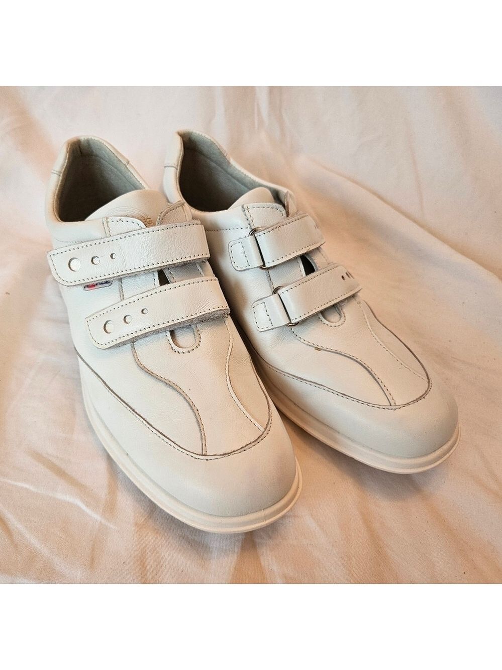 Rohdes Women's White Leather Velcro Sneakers, Size 7.5 Supportive Vintage, NWOT